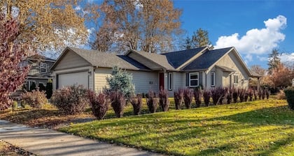 Vineyard Gypsy - kitchen, gas fireplace, hot tub, queen beds