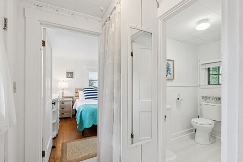 Across the road from Pemaquid Beach — quiet wooded king-bed cabin