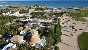 Exterior - Tropical Golf View Villa. Steps to the ocean with a Gym and Theater-game room. (Punta Cana)