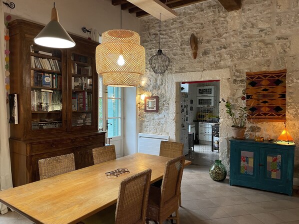 Dining - Large apartment with garden in the heart of the historic center (Arles)