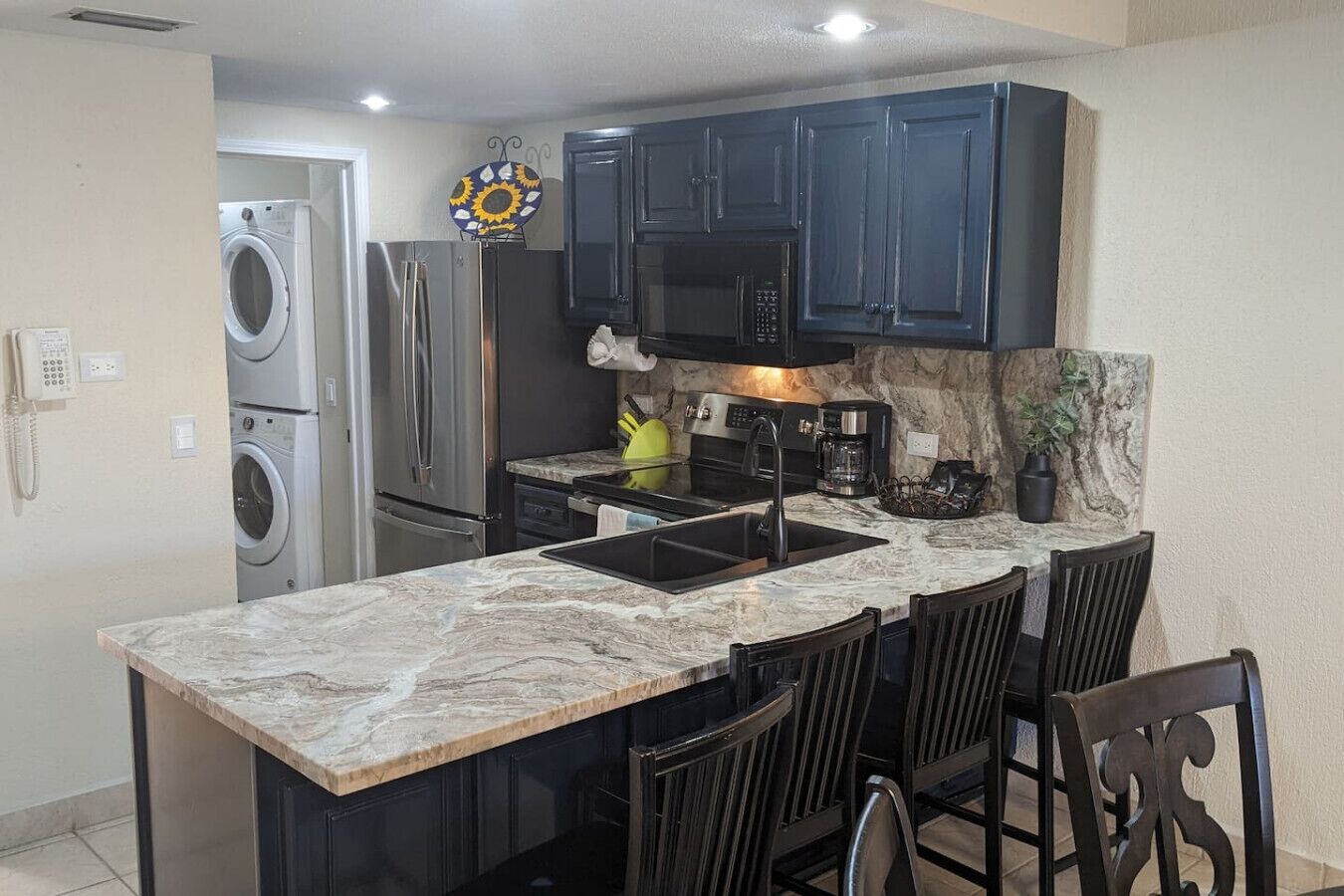 Kühlschrank, Mikrowelle, Ofen, Geschirrspüler