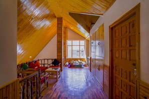 Interior - Eden 5BHK- Mountain View, Balcony, Parking, BBQ (Manali)