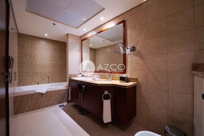 Bruser, boblebadekar, hårtørrer, håndklæder