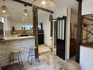 Unclassified image, 4 of 11, button - Charming cafoutchi at the foot of Montagnette (Barbentane)