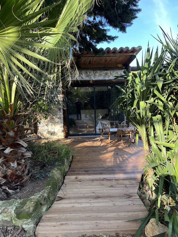 Property grounds - Charming cafoutchi at the foot of Montagnette (Barbentane)