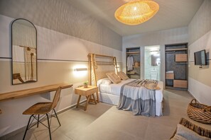 1 habitación, escritorio, tabla de planchar con plancha y wifi