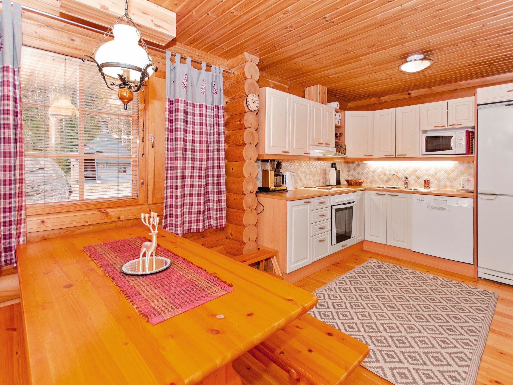 Fridge, microwave, dishwasher, cookware/dishes/utensils