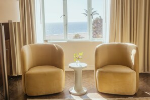 Suite, varias camas (Coastal) | Vistas al mar