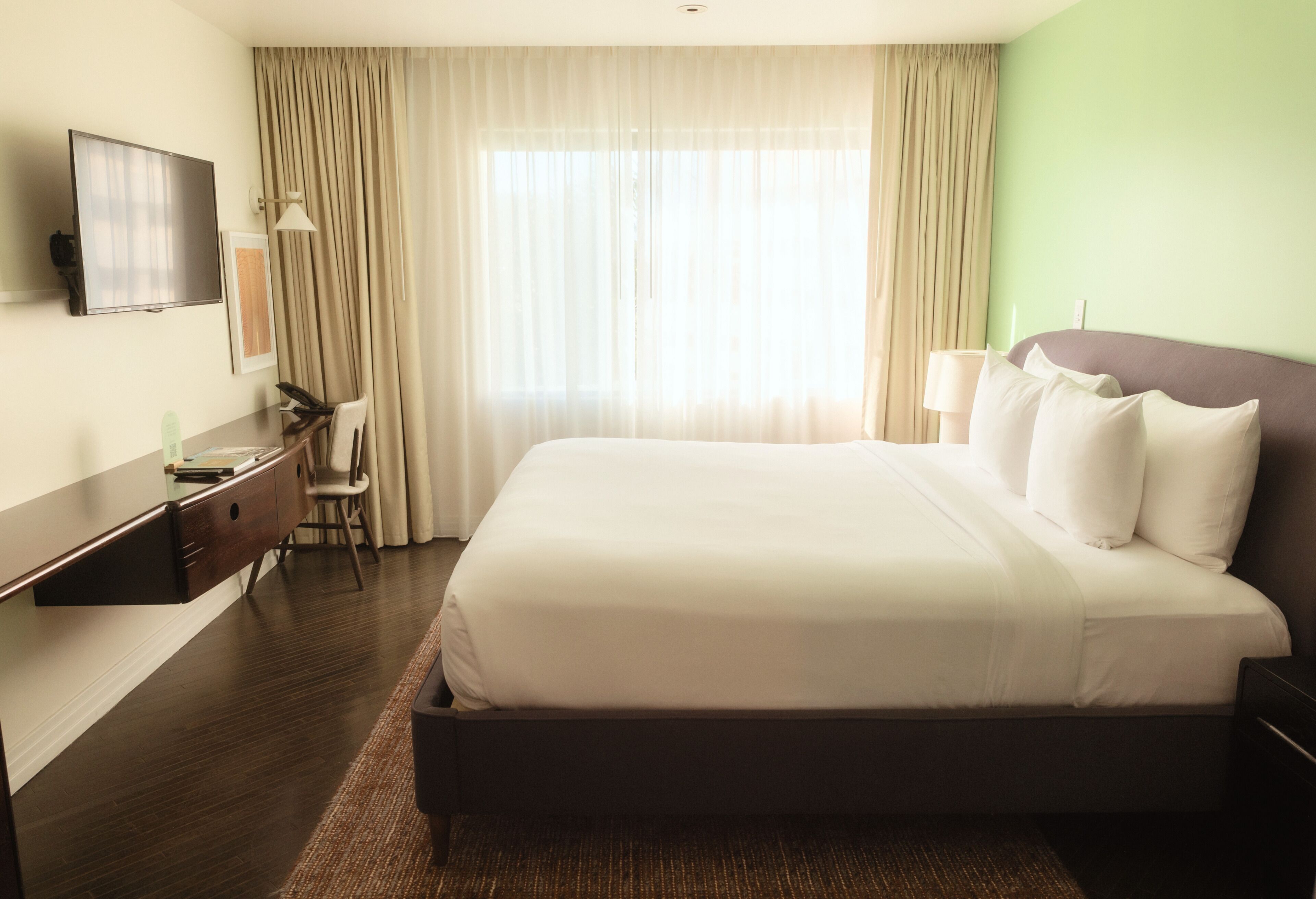 Premium bedding, individually furnished, iron/ironing board, free WiFi