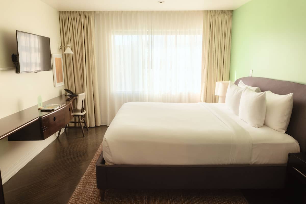 Premium bedding, individually furnished, iron/ironing board, free WiFi