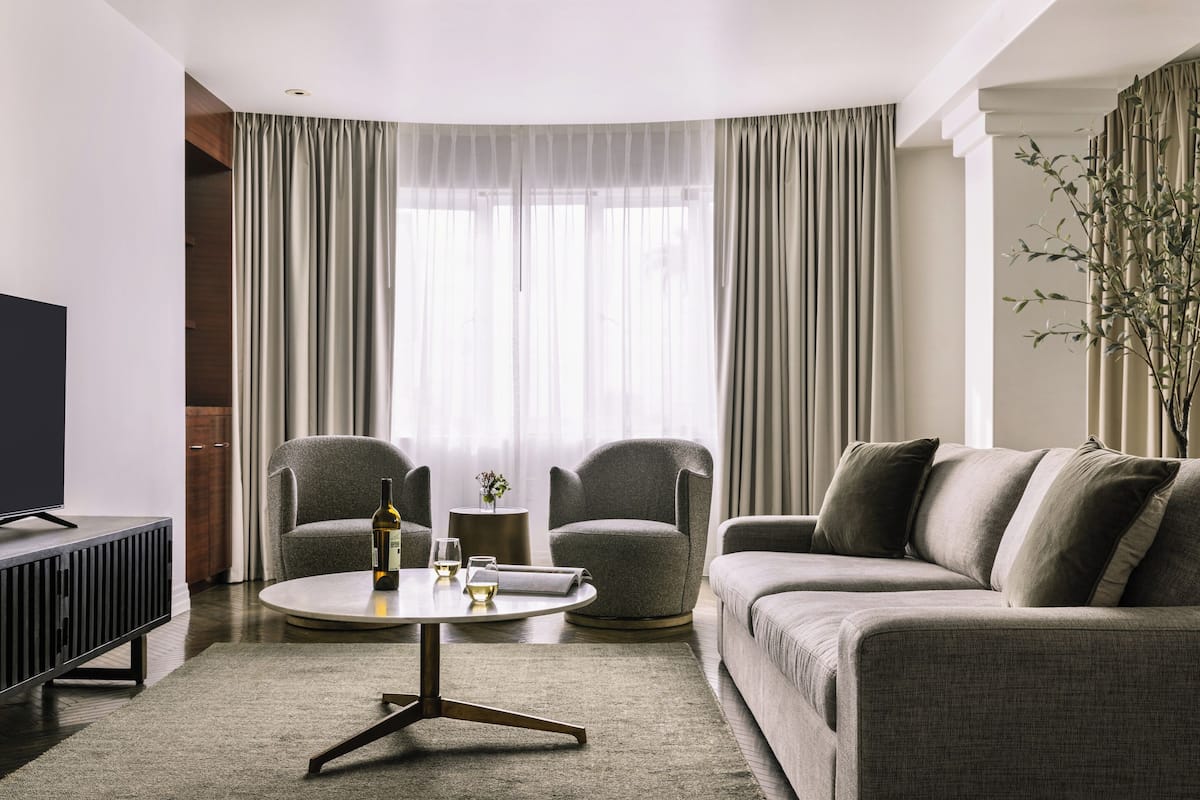 40-inch flat-screen TV with digital channels, TV, table tennis