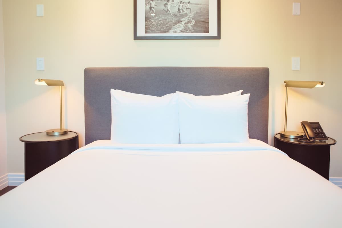 City Queen | Premium bedding, individually furnished, iron/ironing board, free WiFi