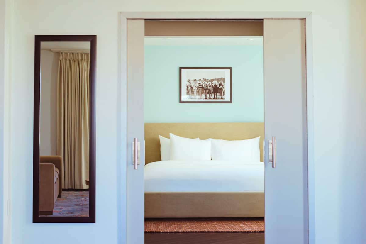 Premium bedding, individually furnished, iron/ironing board, free WiFi