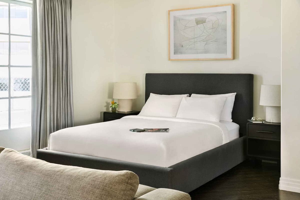 Premium bedding, individually furnished, iron/ironing board, free WiFi