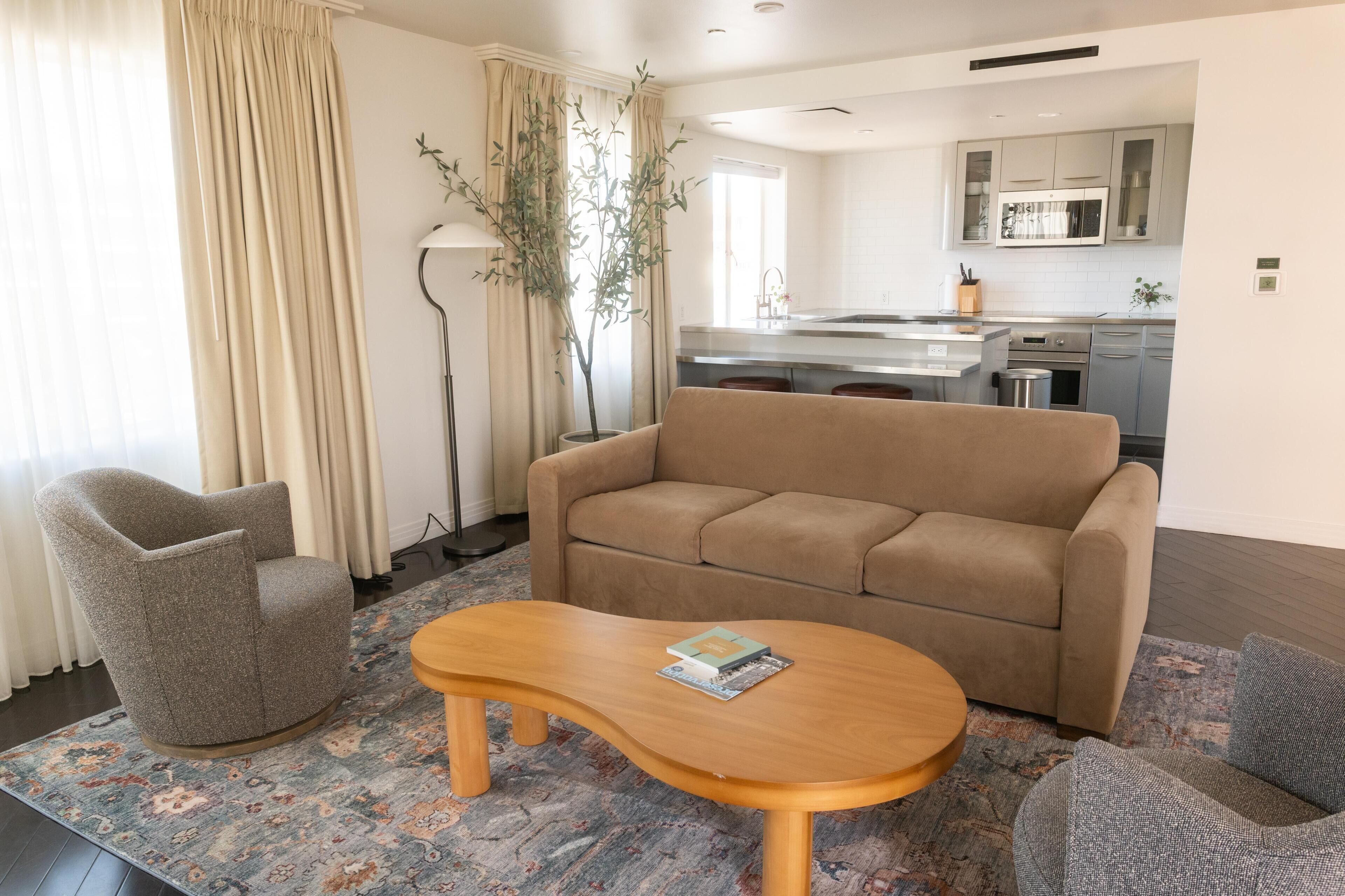 Premium bedding, individually furnished, iron/ironing board, free WiFi