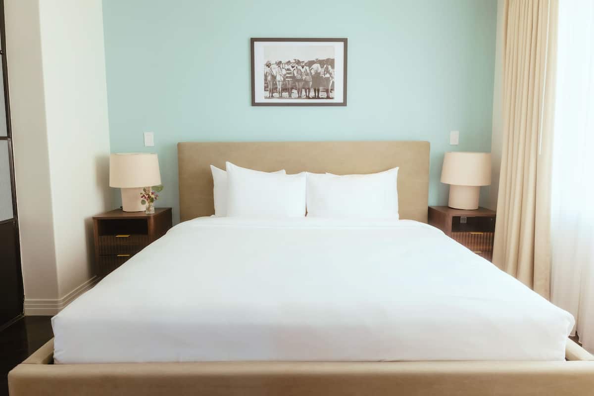 Premium bedding, individually furnished, iron/ironing board, free WiFi