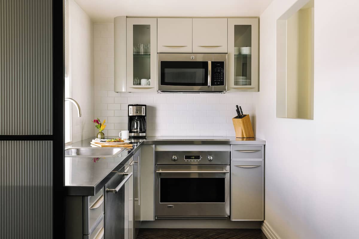 Signature Studio, 1 Queen Bed with Sofa bed, Balcony | Living area | 40-inch flat-screen TV with digital channels, TV, ping pong