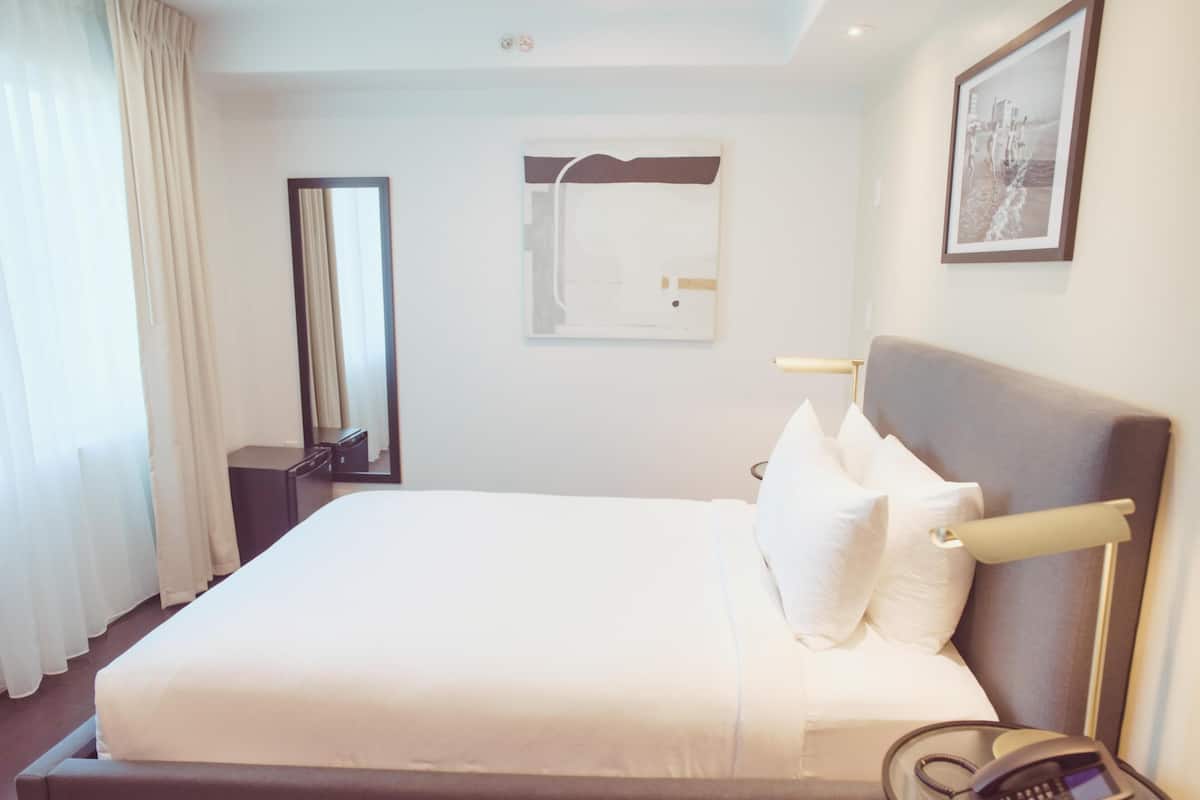 客房, 1 张大床 (City) | 高档床上用品、办公桌、熨斗/熨衣板、免费 WiFi