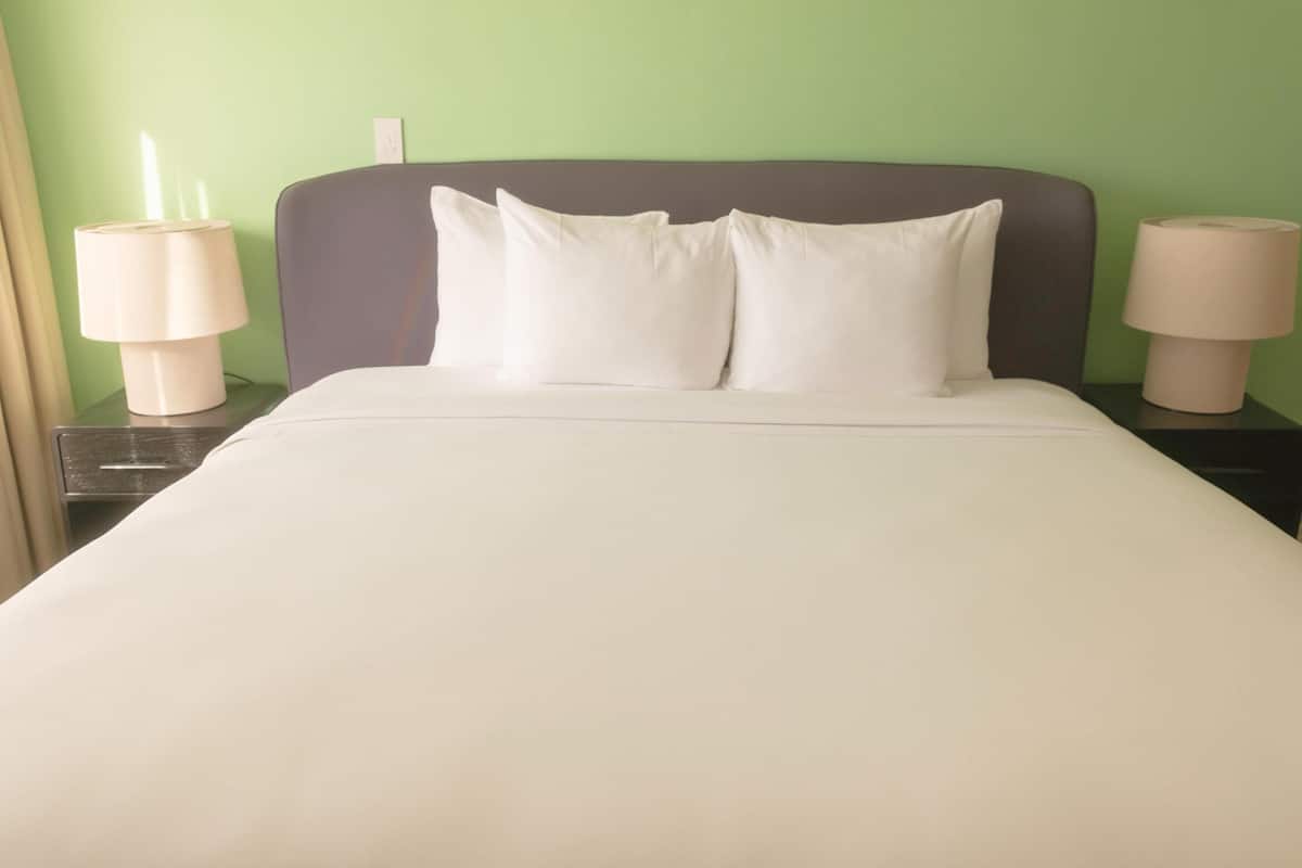 Premium bedding, individually furnished, iron/ironing board, free WiFi