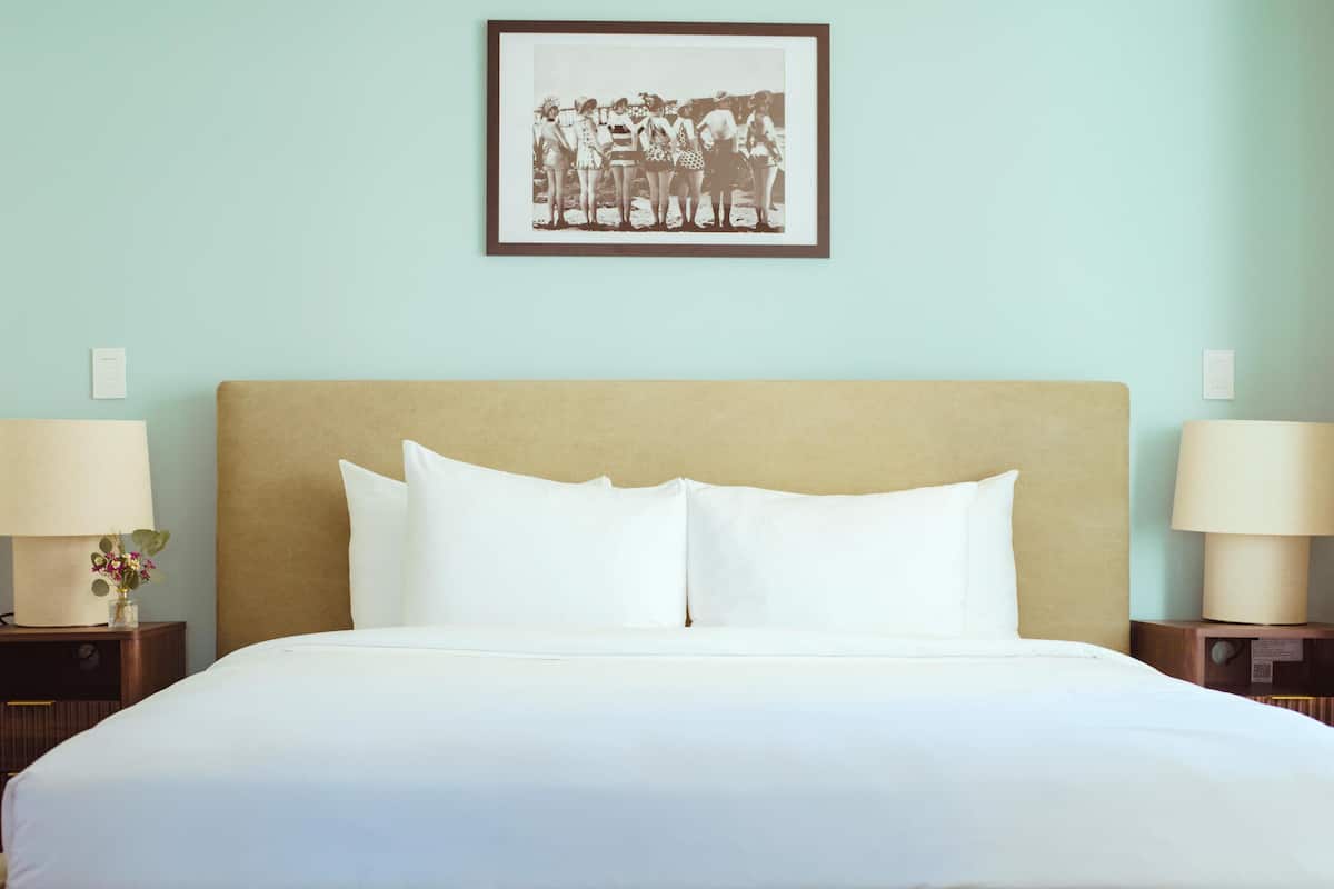 Premium bedding, individually furnished, iron/ironing board, free WiFi