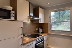 Kühlschrank, Ofen, Herdplatte, Geschirrspüler