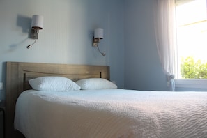 Quarto casal standard | Escrivaninha, Wi-Fi de cortesia, roupa de cama