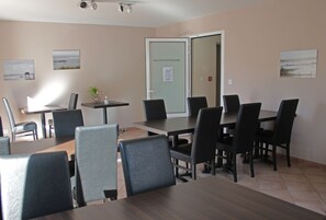 Café da manhã continental todos os dias (EUR 9.90 por pessoa) 