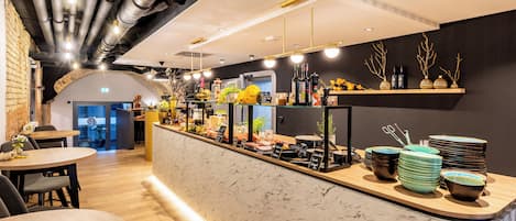 Dagelijks ontbijtbuffet (EUR 18 per persoon)