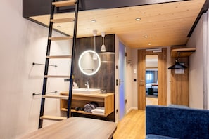 Superior Studio Suite, Pets not allowed | Bathroom