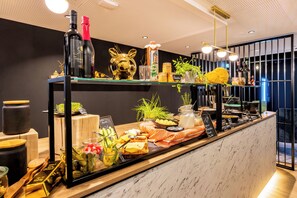 Desayuno buffet todos los días (con cargo) 