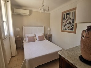 2 bedrooms, iron/ironing board, travel cot, free WiFi