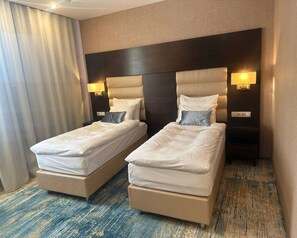 Chambre Standard, 2 lits une place, non-fumeurs | Literie hypoallergénique, minibar, coffres-forts dans les chambres