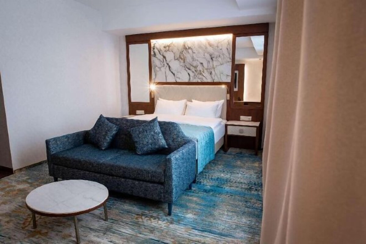 Ropa de cama hipoalergénica y minibar 