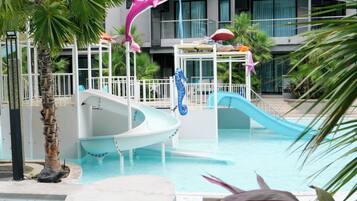 Quarto luxo, 2 camas de solteiro, terraço (Pool) | Vista do quarto