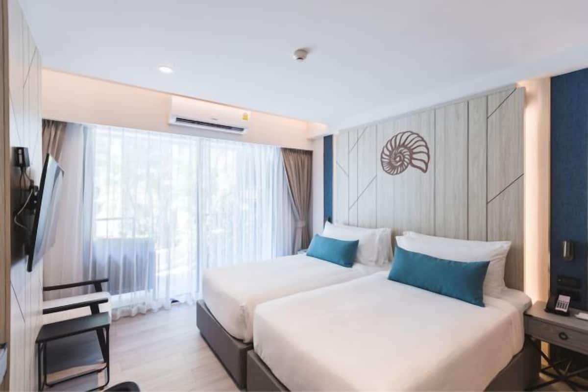 1 bedroom, premium bedding, minibar, in-room safe