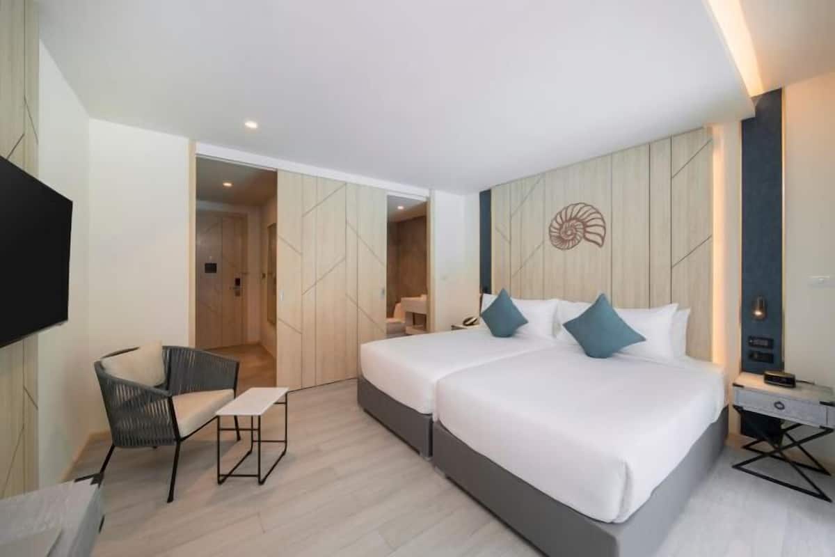 1 bedroom, premium bedding, minibar, in-room safe