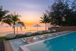 Outdoor pool, open 7:00 AM to 7:00 PM, free cabanas, pool umbrellas