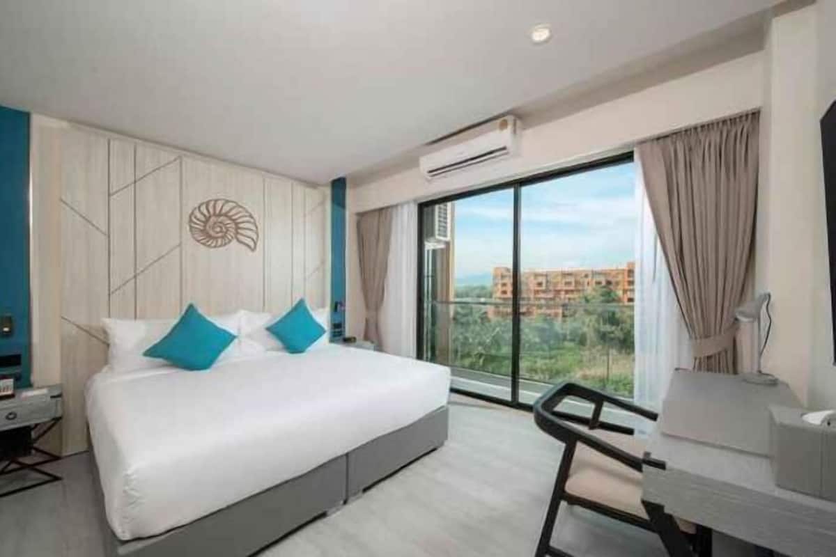 1 bedroom, premium bedding, minibar, in-room safe
