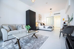 1 chambre, fer et planche à repasser, accès à Internet