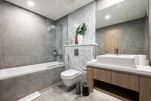 Duschwanne, Haartrockner