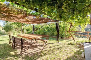 Outdoor dining - Casa Marco Costean, Double room with private bathroom and one other double room (Costean)