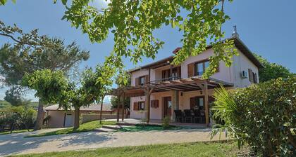 Traditional Villa Peponi