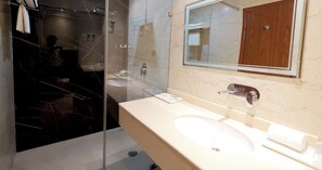 Premium Room (WITH MOUNTAIN VIEW) | Bathroom | Shower, rainfall showerhead, designer toiletries, hair dryer - THE FOREST HILL HOTEL (Haridwar)