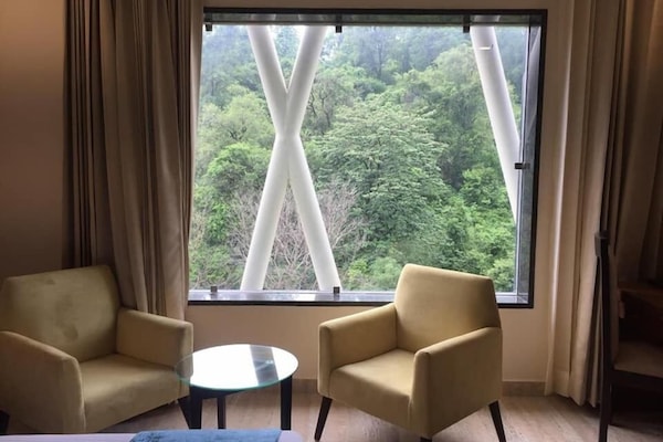 Premium Room (WITH MOUNTAIN VIEW) | Premium bedding, minibar, in-room safe, desk