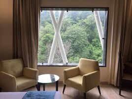 Premium Room (WITH MOUNTAIN VIEW) | Premium bedding, minibar, in-room safe, desk