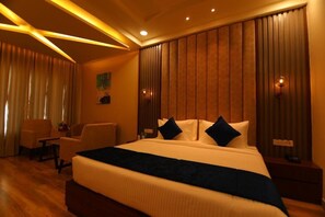 Hochwertige Bettwaren, Minibar, Zimmersafe, Schreibtisch