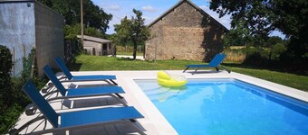 Charming Renovated Cottage with Shared Pool, Bikes, and Beautiful Countryside Views