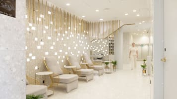 Un sauna, baño turco, tratamientos corporales, hidroterapia