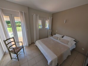 4 makuuhuonetta, silitysrauta/-lauta, vauvan matkasänky, ilmainen Wi-Fi