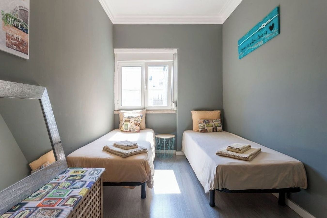 2 bedrooms, iron/ironing board, internet, bed sheets